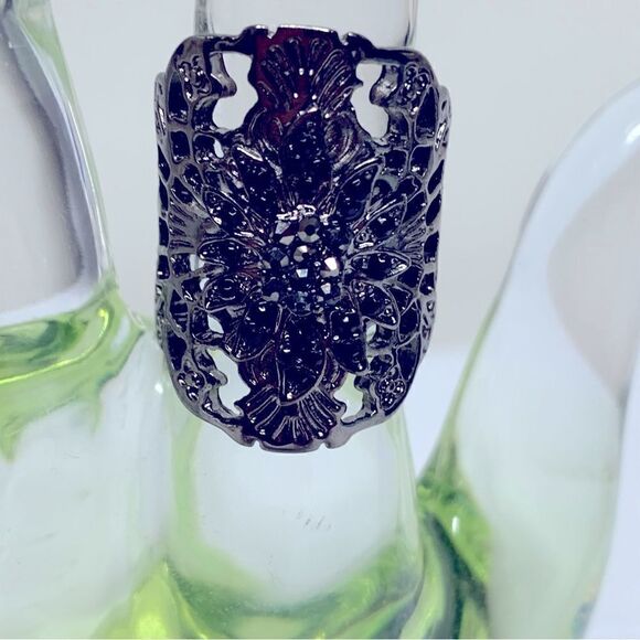 Vintage Black Crystal & Rhinestone Dark Metal Ring 1.25” Sz 7 Vintage Gorgeous - Picture 6 of 10